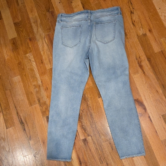 Buffalo David Bitton Light Wash Distressed Skinny Jean Size 12/32 - Picture 7 of 7